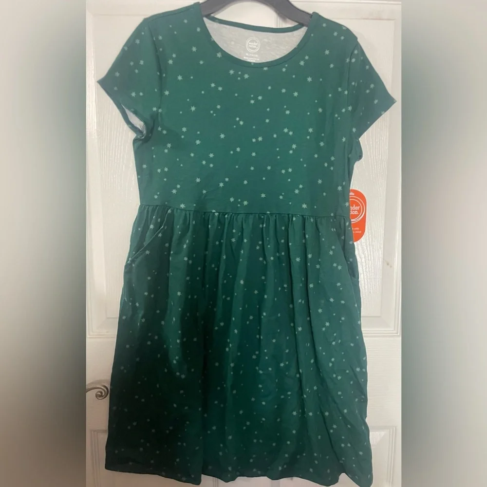 🔴 3/$12 Girl’s Green Starry Dress. NWT!‎